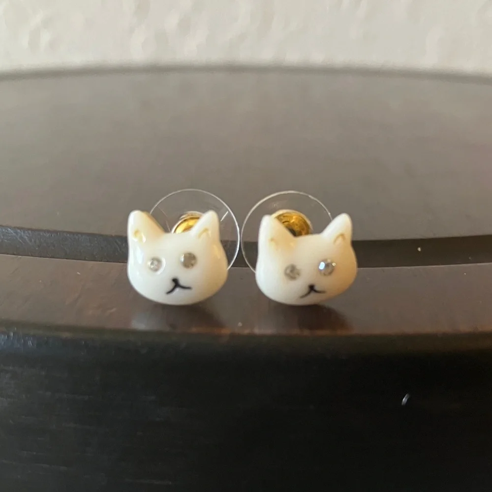 Coach: White Cat Stud Earrings- Gold Tone- Rhinestone Eyes - Picture 13 of 14